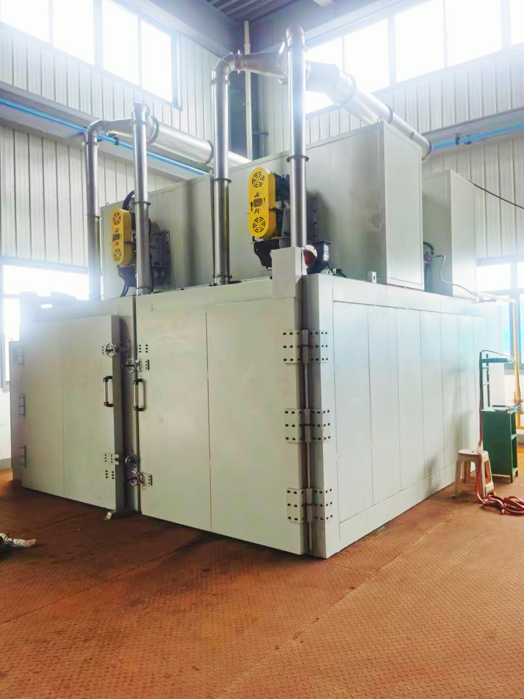 Hornos Guanding industriales: ingeniería de precisión para procesos de fabricación exigentes