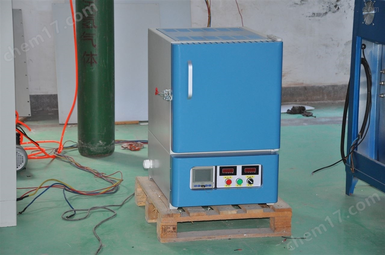 El horno de caja Indispensable: precisión y versatien el tratamiento térmico Industrial