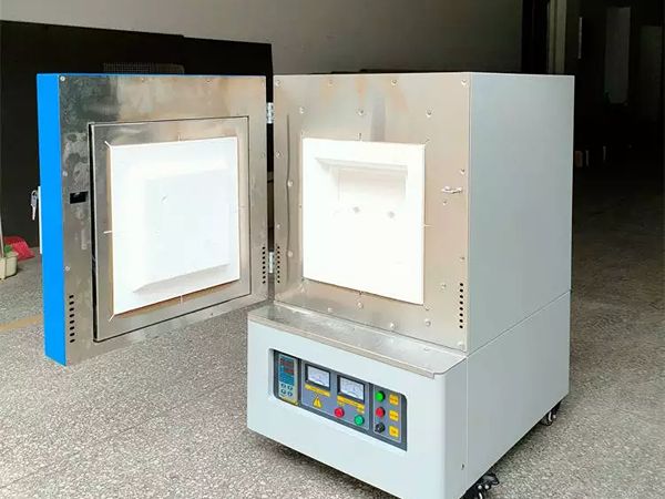 Horno Industrial tipo caja: equipamiento básico y evolución tecnológica en el tratamiento térmico de precisión